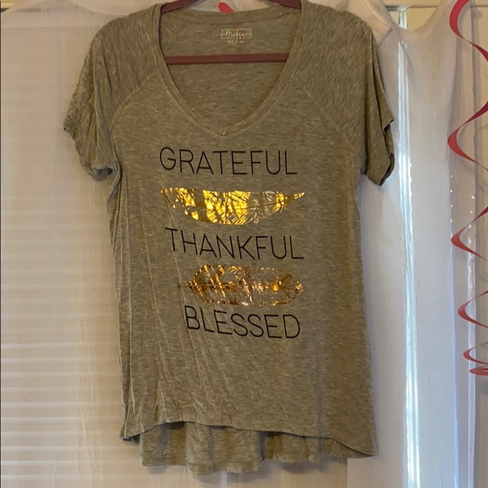 Large gray tee